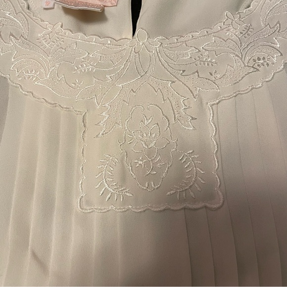 Jane Alexander Cream Short Sleeve Blouse with embroidered neckline and pleats - Picture 5 of 6